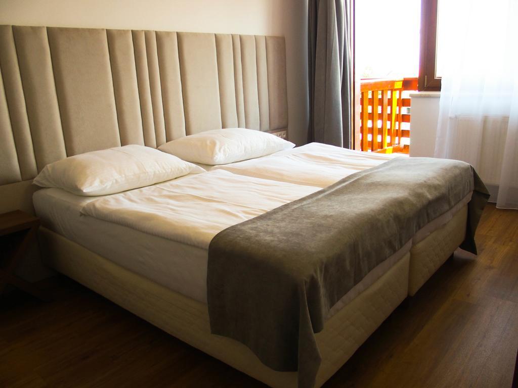 Hotel Victoria Мартин Екстериор снимка