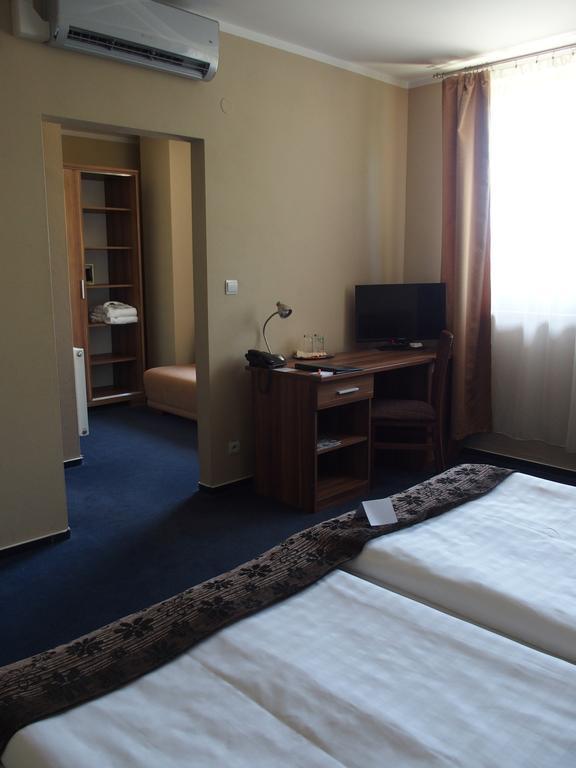 Hotel Victoria Мартин Екстериор снимка