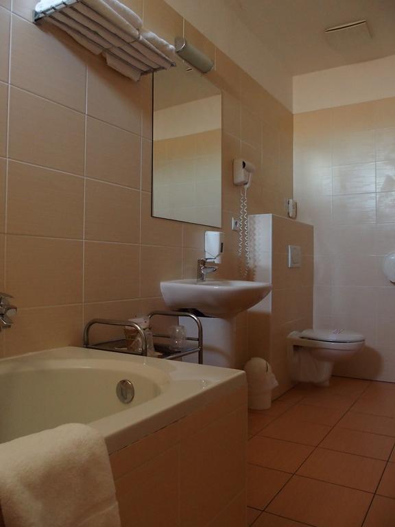 Hotel Victoria Мартин Екстериор снимка